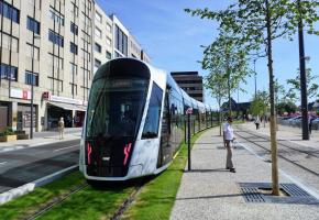 Le 1er mars 2020, le Luxembourg a été le premier pays à offrir des transports publics gratuits sur tout son territoire. WIKIPEDIA