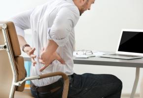 Dans 85% des cas, les douleurs de dos sont d’origine musculaire. 123 RF