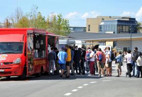 L’EPFL souhaite harmoniser les foodtrucks présents sur son campus. VERISSIMO