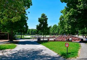 Le parc de Milan sera un des trois lieux lausannois où les conteuses du collectif «Ça clignote» officieront. En médaillon Claire Heuwekemeijer, conteuse. DR