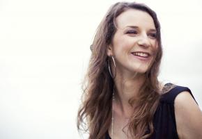  La Lausannoise Amélie Daniel sera l’une des premières chanteuses à participer au projet Home Artist qui invite des musiciens à jouer directement dans les appartements de particuliers.