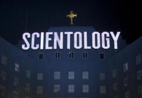  La scientologie multiplie les apparitions sur les marchés de la Côte. DR