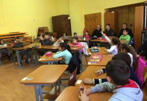  Dans la communauté Rom, l’abandon scolaire atteint pratiquement 20% des élèves inscrits! roulier
