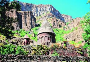 Le mythique monastère de Khor Virap sous la protection du mont Ararat, sur le haut-plateau arménien, mais situé en Turquie.