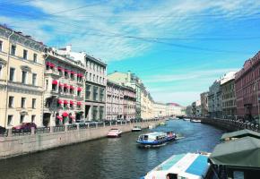 Saint-Pétersbourg est aussi surnommée la Venise du Nord. PIXABAY