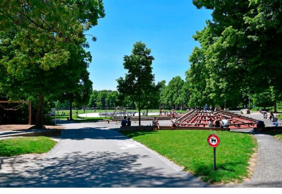 Le parc de Milan sera un des trois lieux lausannois où les conteuses du collectif «Ça clignote» officieront. En médaillon Claire Heuwekemeijer, conteuse. DR