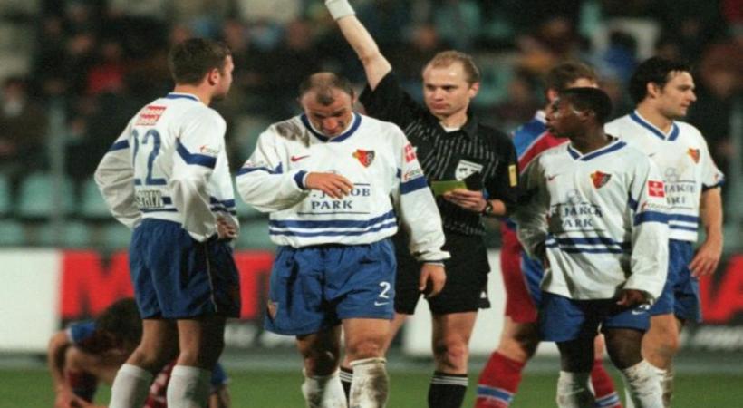 Le 13 mars 1999, Philippe Leuba est l’arbitre du match Servette-Bâle. DR