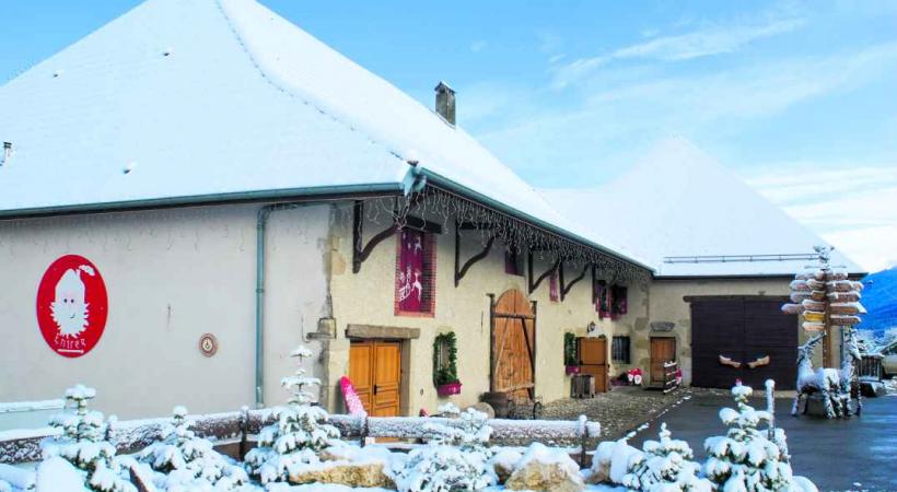Le hameau du Père Noël sous la neige. 