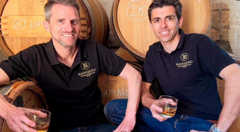 Yann Francey (à gauche) et Arnaud Nebel écoulent plus de 8000 bouteilles par année. DR