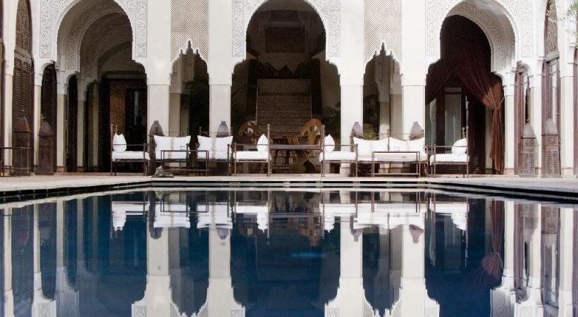  La Villa des orangers reflète l’architecture traditionnelle. PHOTOS CARLOS BRITO & BERNARD PICHON La médina d’Essaouira dispense un artisanat de qualité . Charme et authenticité, les mots-clés des Bains berbères.