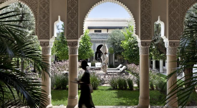  La Villa des orangers reflète l’architecture traditionnelle. PHOTOS CARLOS BRITO & BERNARD PICHON La médina d’Essaouira dispense un artisanat de qualité . Charme et authenticité, les mots-clés des Bains berbères.