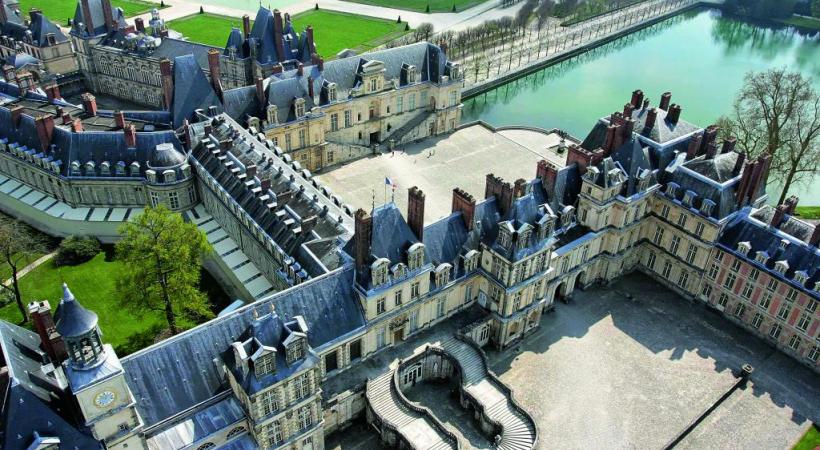 La salle du trône. Avec ses cours et ses jardins, le château atteint une superficie de 130 hectares. DR 