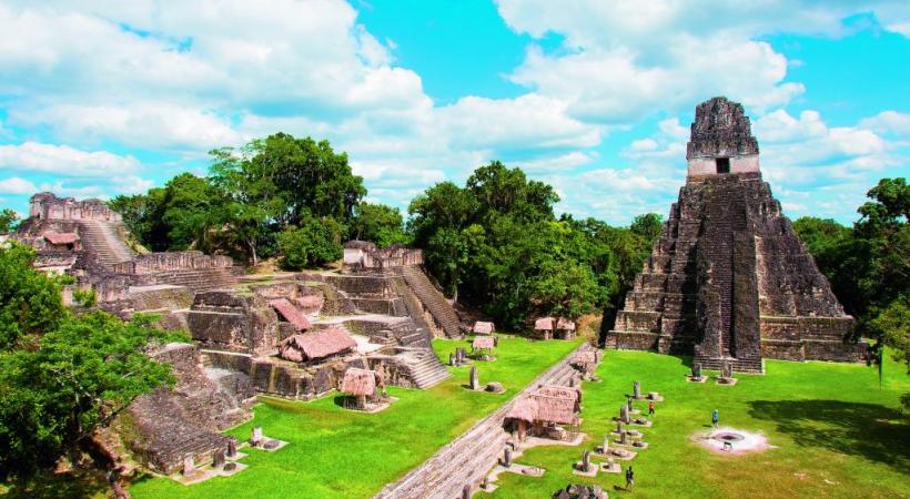 Tikal, qui signifie le «lieu des échos», a été la plus grande cité maya deux mille ans durant. 