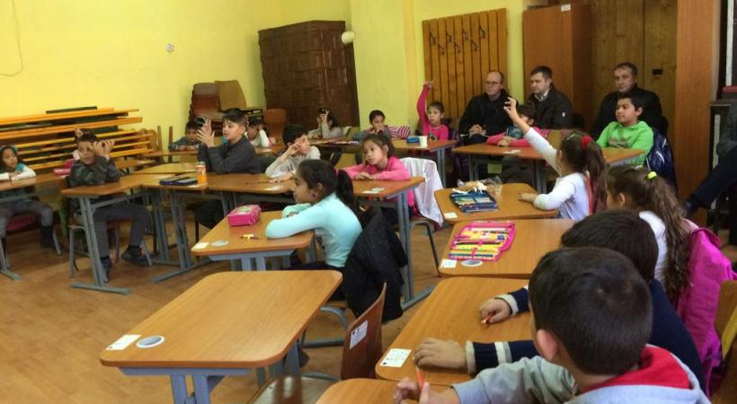  Dans la communauté Rom, l’abandon scolaire atteint pratiquement 20% des élèves inscrits! roulier