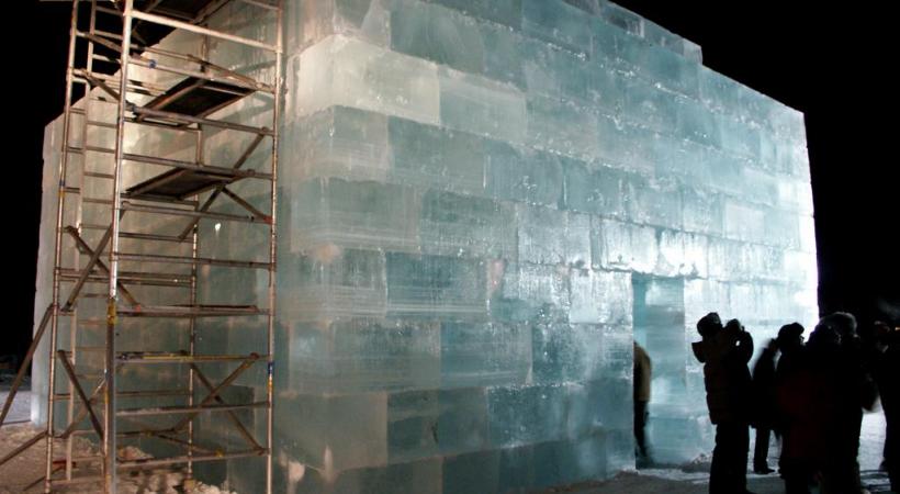 Une éphémère construction de glace de Do-Hu Suh. 