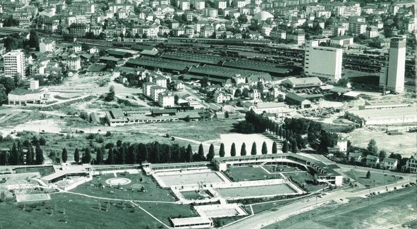 La piscine de Renens à son inauguration en 1969 (photo du haut) et aujourd’hui. DR