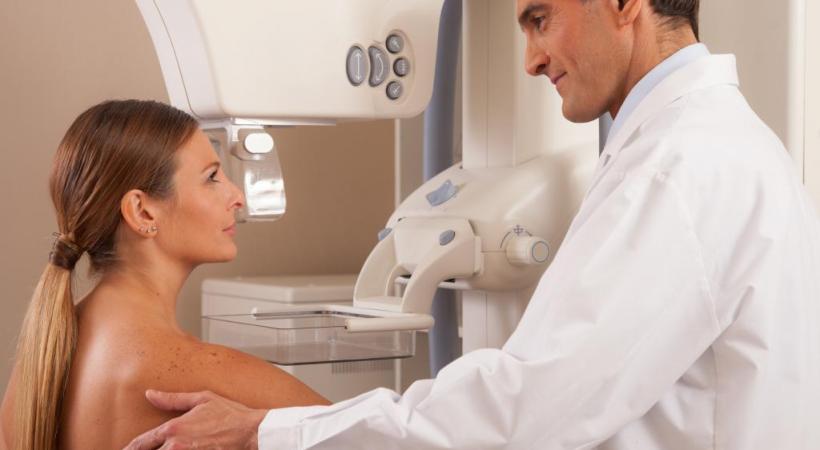 Tous les 2 ans, entre 50 et 75 ans, les femmes vaudoises se voient proposer une mammographie systématique. 123RF