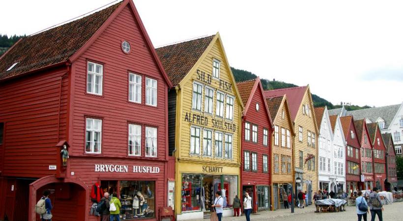 Au sud de la Suède, la campagne se donne des airs de conte de fées. Bergen, l’une des plus belles escales norvégiennes, dont un quartier est classé par l’Unesco. Geiranger, en Norvège, est particulièrement propice au trekking. KONTIKI 