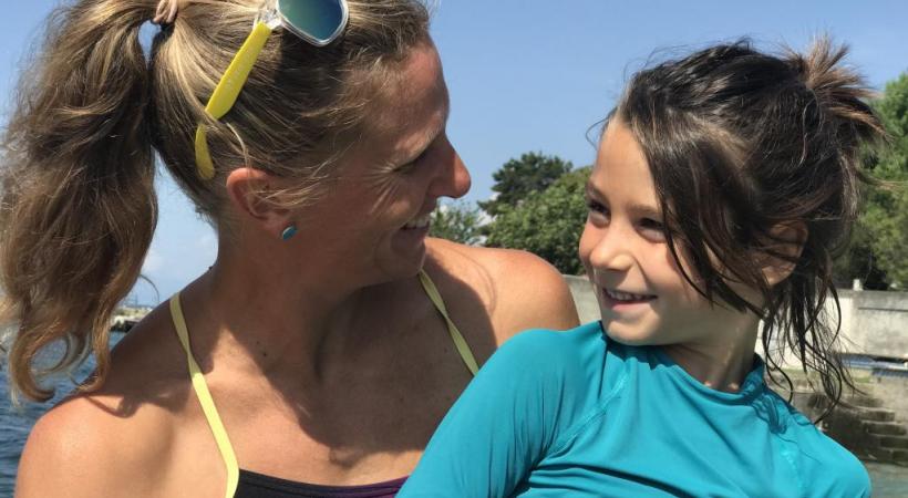  Carole Brülhart va traverser le Léman à la nage sur 14km pour mettre en lumière le trouble mal connu dont souffre son enfant. LAURENT GRABET